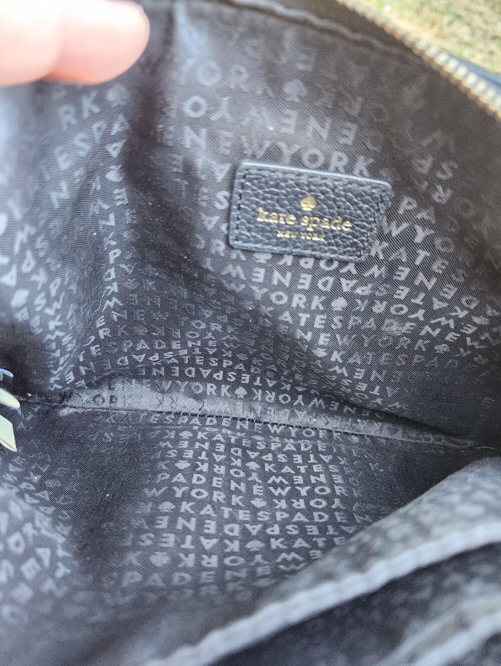 Kate Spade Black Leather Pebble Crossbody with Gold Hardware EUC - Picture 3 of 9